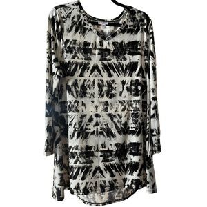 LulaRoe-Black/White, Long Sleeved, Flattering Slightly A-Line, Soft, Siz…